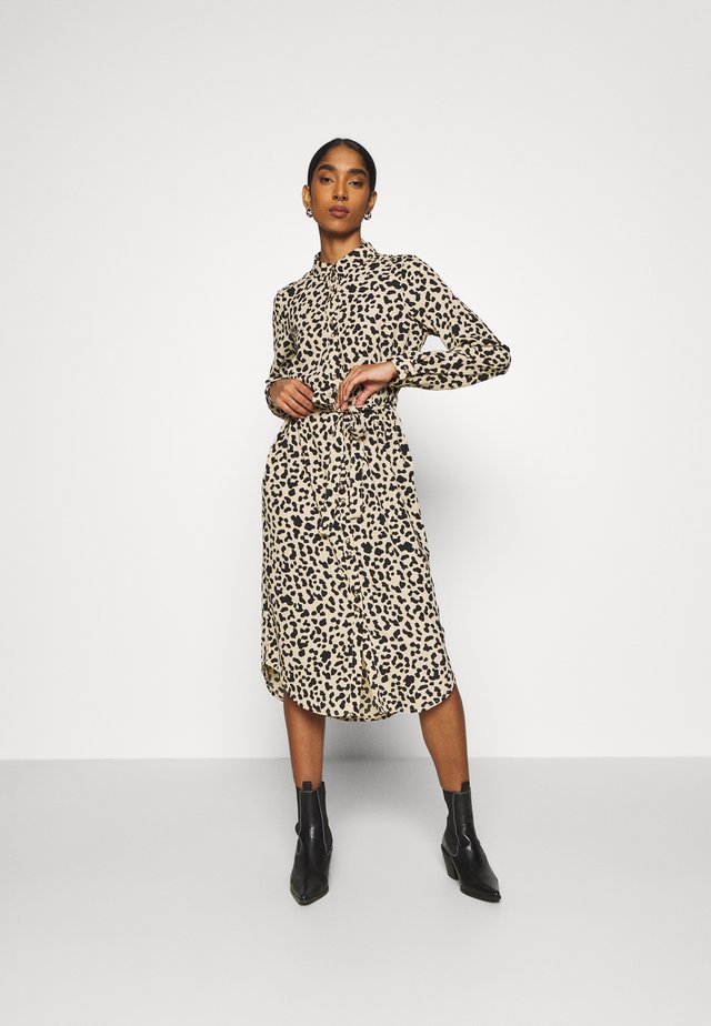 VMANI DRESS - Paitamekko - linea
