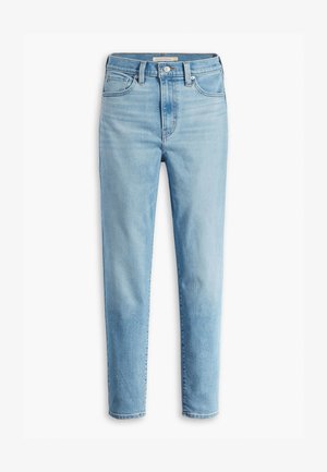Jean en denim bleu clair avec taille haute, jambes droites, design à cinq poches et décoloration subtile. Accents de couture classiques autour des poches.
