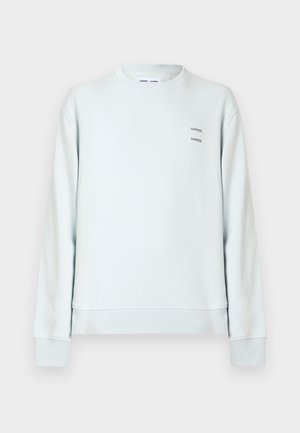 Φούτερ ανοιχτό μπλε, με στρογγυλή λαιμόκοψη και μακριά μανίκια. Διαθέτει μικρό εκτυπωμένο λογότυπο σε σκούρο χρώμα στο στήθος. Απαλή υφή υφάσματος.