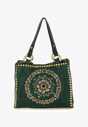 Borsa in pelle verde con due manici, decorata con borchie floreali dorate e argentate disposte in cerchi concentrici e lungo i bordi.