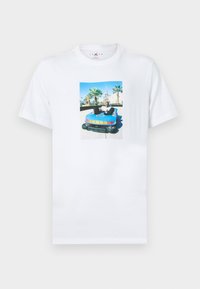 BRAND PHOTO CREW - Apdrukāts T-krekls - white
