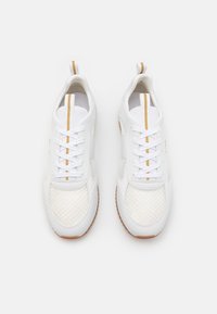 EA7 Emporio Armani LACES UNISEX - Tenisice - white/gold/honey