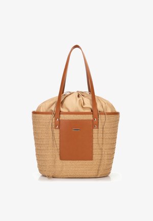 Sac en paille tressée avec des accents en cuir marron, doté d'une fermeture à cordon serré et de deux anses en cuir, surface texturée et poche rectangulaire.