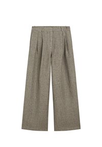 Pantalons larges en tissu texturé de couleur marron clair avec des plis avant et une taille ajustée. Pas de matériel visible ni de poches.