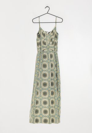 Jasnoniebieska sukienka w kwiatowy wzór z zielonymi i brązowymi akcentami. Ramiączka typu spaghetti i dopasowany gorset, rozkloszowana do długości maxi.