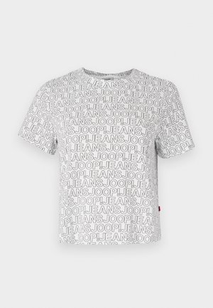 Witte T-shirt met korte mouwen, voorzien van een herhalend patroon van de tekst "JOOP! JEANS" in het zwart, met een rode accent op de zoom.