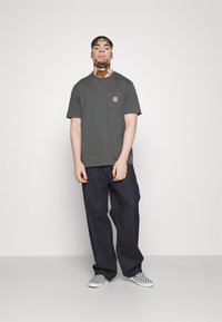 Carhartt WIP POCKET - Basic póló - jura