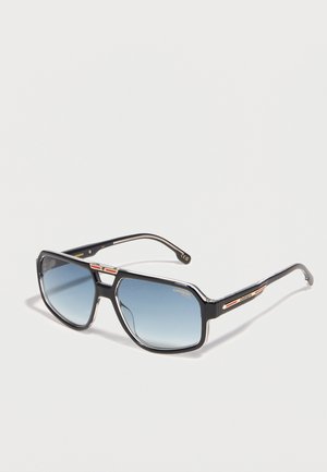 Sorte Carrera pilot-solbriller med blå gradientlinser og røde og gyldne accenter på stellet og stængerne.