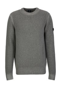Grauer Wollpullover mit Rundhalsausschnitt, gerippten Bündchen und Saum. Auf dem Ärmel befindet sich ein schwarzes Logopatch. Weiche Textur und klassischer Schnitt.