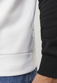 Jack & Jones RIDER BLOCKING MIT KAPUZE - Luvtröja - schwarz