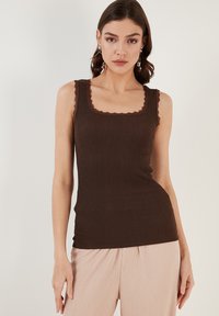 LELA Top - brown