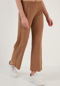 LELA REGULAR FIT - Hlače - biscuit
