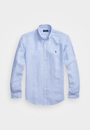 Blå och vit randig långärmad skjorta i bomull, med en knapp ner-krage, framknappar och en liten broderad logotyp på bröstet.