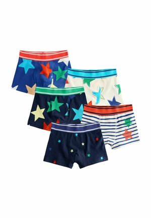 Zestaw pięciu chłopięcych majtek typu boxer wykonanych z bawełny. Obejmuje kolorowe wzory w gwiazdki i paski. Zawiera gładkie granatowe, kremowe i niebieskie pasy.