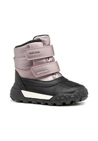 Botas de tobillo impermeables en negro y rosa con dos correas de Velcro, suela de goma texturizada y material superior suave. Marca Geox visible.
