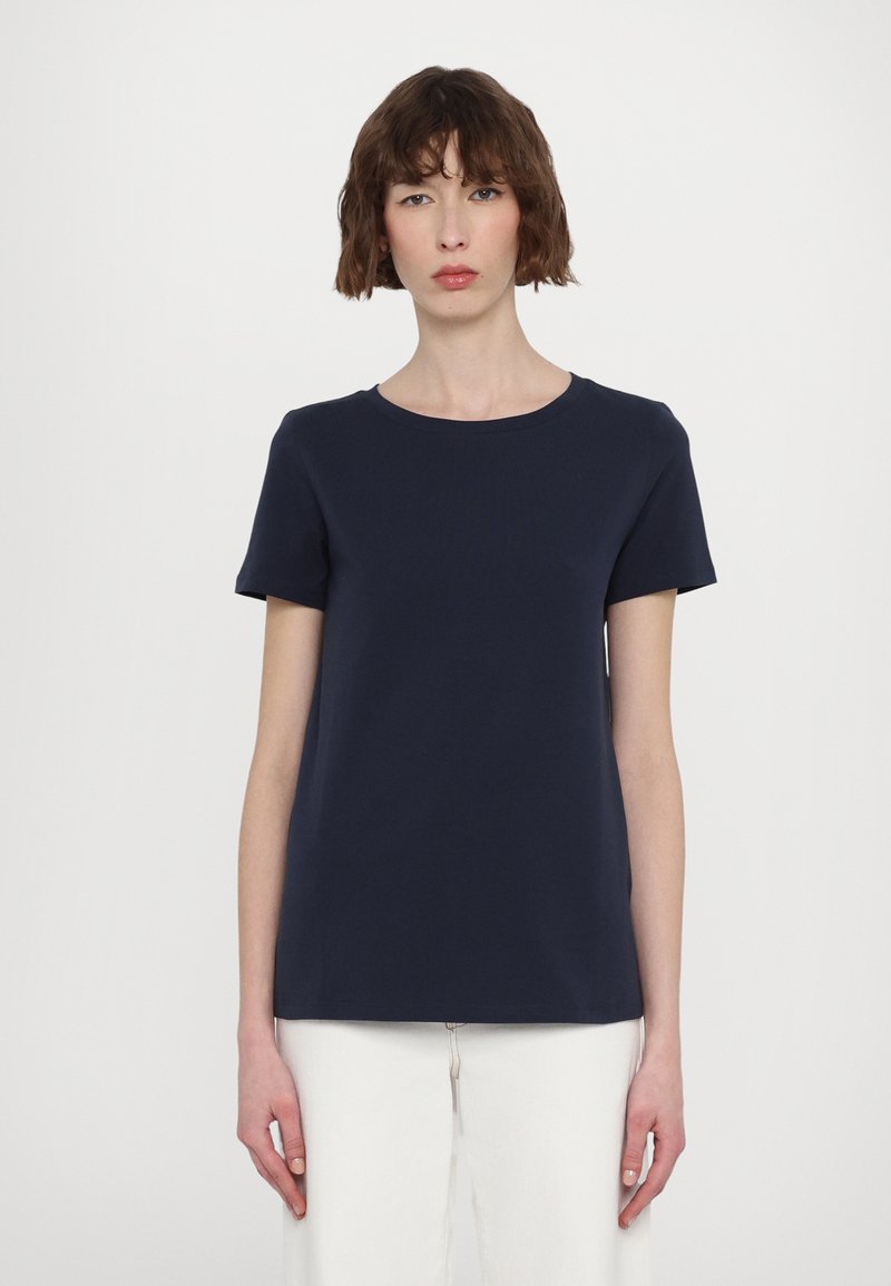 T-shirt à manches courtes bleu marine, col rond, fabriqué en coton, offrant une coupe décontractée et une texture lisse. Sans motifs ni accents.