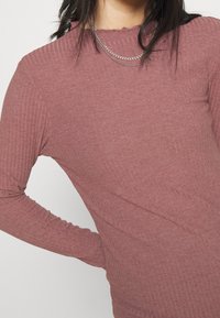 ONLY Petite Pouzdrové šaty - light pink