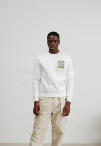 Calvin Klein OVERLAY BOX LOGO - Sweatshirt - bright white