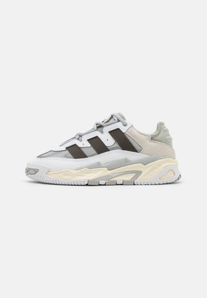 NITEBALL UNISEX - Zapatillas - footwear white/core black/grey two