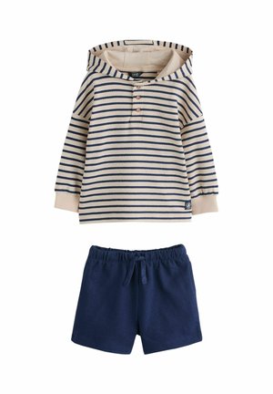 Detský outfit s béžovo-modro pruhovanou mikinou s kapucňou a dlhými rukávmi a tmavomodrými elastickými kraťasmi s nastaviteľným šnúrkou v páse.