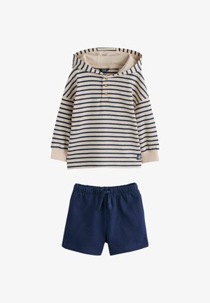Completo per bambini con maglia a maniche lunghe con cappuccio a righe beige e blu navy e pantaloncini blu navy a vita elastica con coulisse.