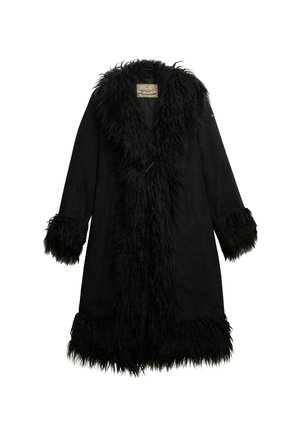 Schwarzer Mantel mit einem flauschigen, fellartigen Kragen und Bündchen. Wildledermaterial mit einem knielangen Design, das durch einen einzelnen Toggle-Verschluss gesichert ist.