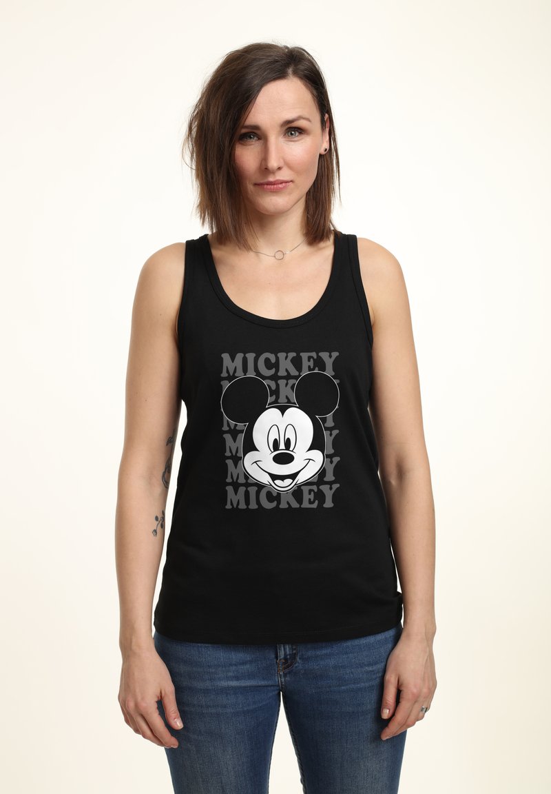 Sort bomulds tanktop med et stort Mickey Mouse grafisk motiv i hvid, med "MICKEY" trykt i grå vertikalt i baggrunden.