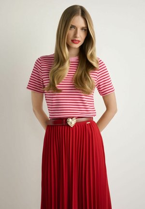 - T-shirt z nadrukiem