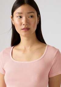 Levi's® ESSENTIAL SQRD NECK - Camiseta básica - fa garment dye