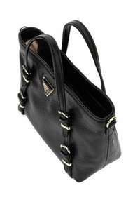 Borsa a mano in pelle nera con hardware in tonalità oro, superficie leggermente texturizzata, doppi manici superiori e accentuazione con logo triangolare nella parte anteriore.