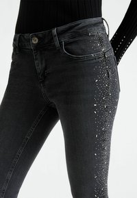 LIU JO WITH GEMSTONES - Uske traperice - black
