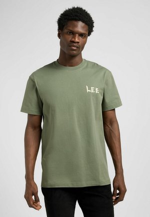 SHORT SLEEVE ELEVATED LOGO TEE - RELAXED FIT - T-shirt imprimé - olive stone
