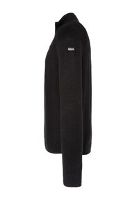 Schwarzer Strickpullover mit hohem Kragen, gerippten Bündchen und kleinem Logo auf der Schulter, mit einer klassischen, geraden Silhouette.