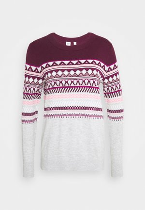 Burgundy ja harmaa neule, jossa on geometrinen kuvio, johon kuuluu timantteja ja raitoja. Pitkät hihat, pyöreä kaula-aukko, pehmeä tekstuuri.