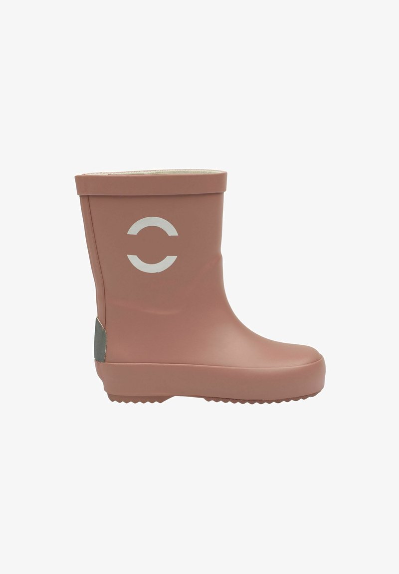 Ružičasta gumena kišna čizma s bijelim kružnim logotipom, glatke teksture, zaobljenog vrha i sivi naglasak na peti. Ima profiliranu podlogu.