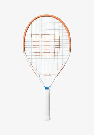 Wilson tennisracket met wit en oranje frame, wit handvat en oranje "W" logo verweven in de snaren.