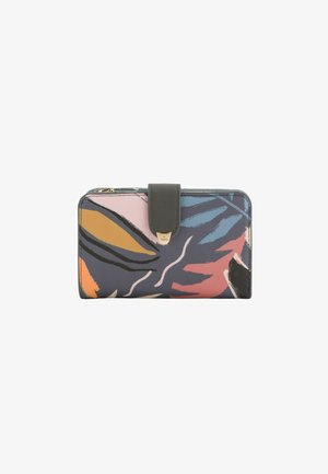 Monedero de cuero multicolor con patrones abstractos de hojas, cierre a presión en gris oscuro y textura suave con una forma estructurada.