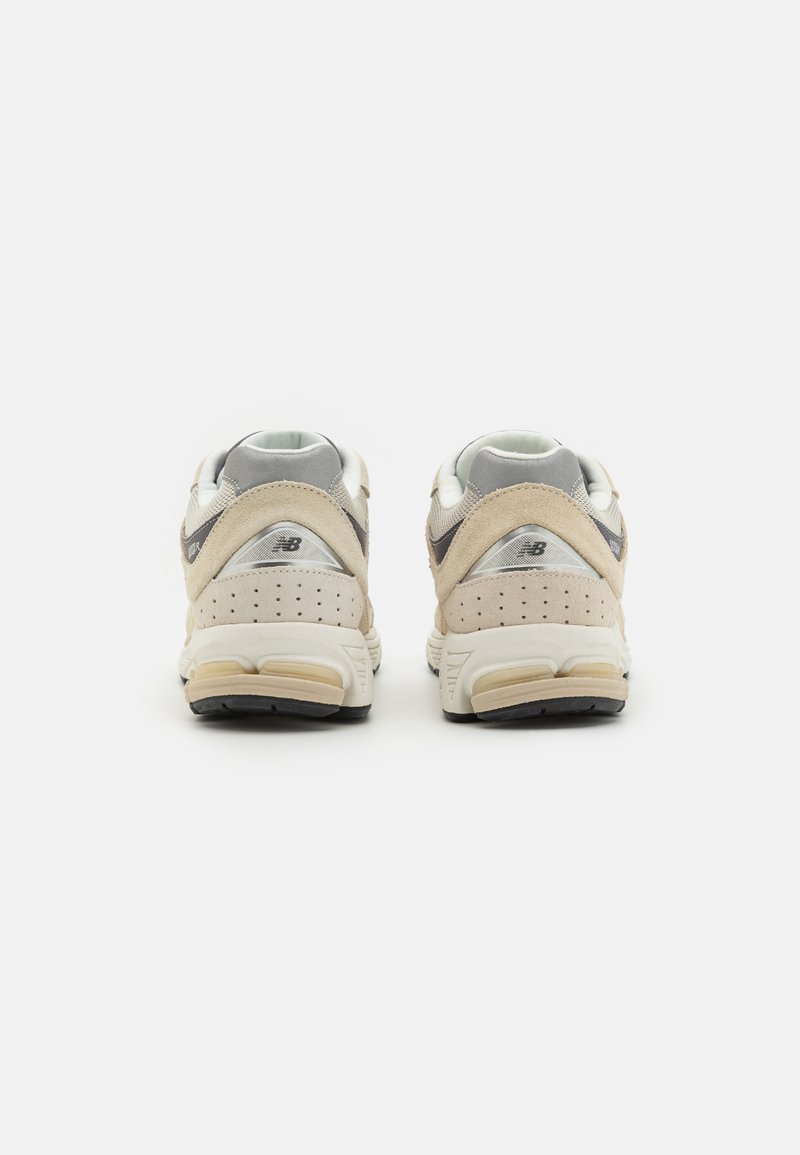 New Balance M2002 UNISEX - Sneaker low - sandstone/beige - Zalando.de 