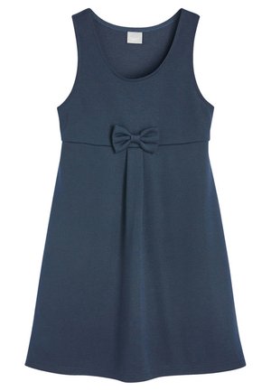 Navyblauw mouwloos jurkje van zachte stof, met een strikdetail in de taille en een eenvoudige, uitlopende ontwerp. Geen patronen of versieringen.