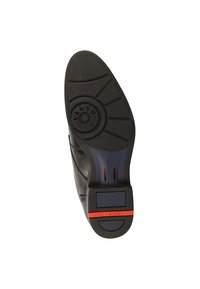 Schwarze Schuhsohle aus strukturiertem Gummi, kreisförmiges Logo und rotes Akzent nahe der Ferse. Verfügt über einen kontrastierenden blauen Abschnitt und ein geprägtes Design.