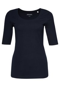 Marineblauw aangesloten damestop met ronde hals en ellebooglange mouwen, gemaakt van gladde stof.