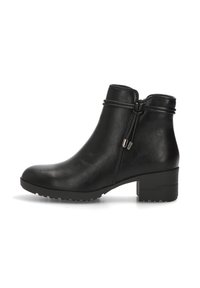 Botas de tobillo de cuero negro con puntera redondeada, cierre de cremallera, tacón grueso y suela texturizada. Diseño minimalista con sutiles acentos de hardware.