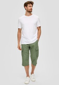 s.Oliver Shorts - tannengrün