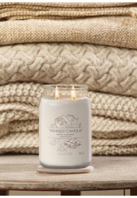 Yankee Candle SIGNATURE LARGE JAR WARM CASHMERE - Duftkerze - beige
