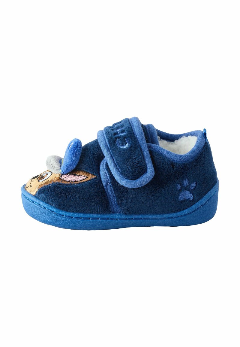 Blaue Plüsch-Kinderslipper mit einem Klettverschluss, mit einem gestickten Tiergesicht, weichem Futter und Pfotenabdruck-Akzenten.