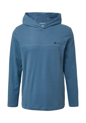 Bluza z kapturem z długim rękawem, wykonana z jasnoniebieskiej bawełny. Posiada poziome przeszycie oraz małą naszywkę z logo na piersi. Gładka faktura.