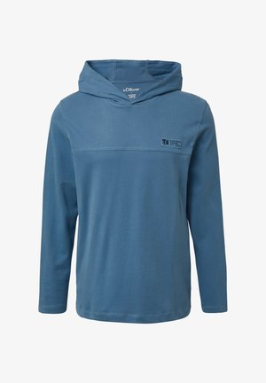 Bluza z kapturem z długim rękawem, wykonana z jasnoniebieskiej bawełny. Posiada poziome przeszycie oraz małą naszywkę z logo na piersi. Gładka faktura.