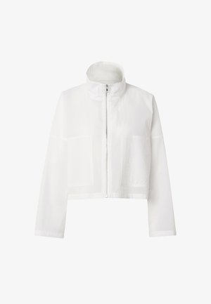 Hvid cropped jakke med lange ærmer, høj krave, lynlås foran og to store forlommer, vist på en ensfarvet baggrund.