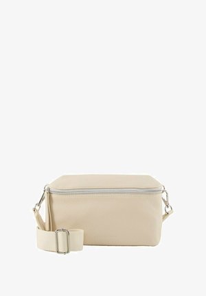 Beige Leder Crossbody-Tasche mit rechteckiger Form, silbernem Reißverschluss und verstellbarem Trageriemen. Texturierte Oberfläche mit minimalem Branding.
