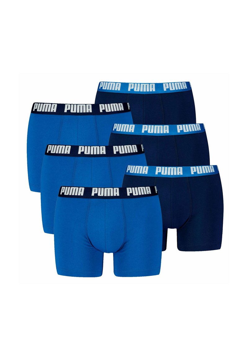 Set di mutande trunk Puma composto da tre paia blu e tre paia blu scuro. Ognuno presenta un cinturino in contrasto con il logo. Materiale in misto cotone.